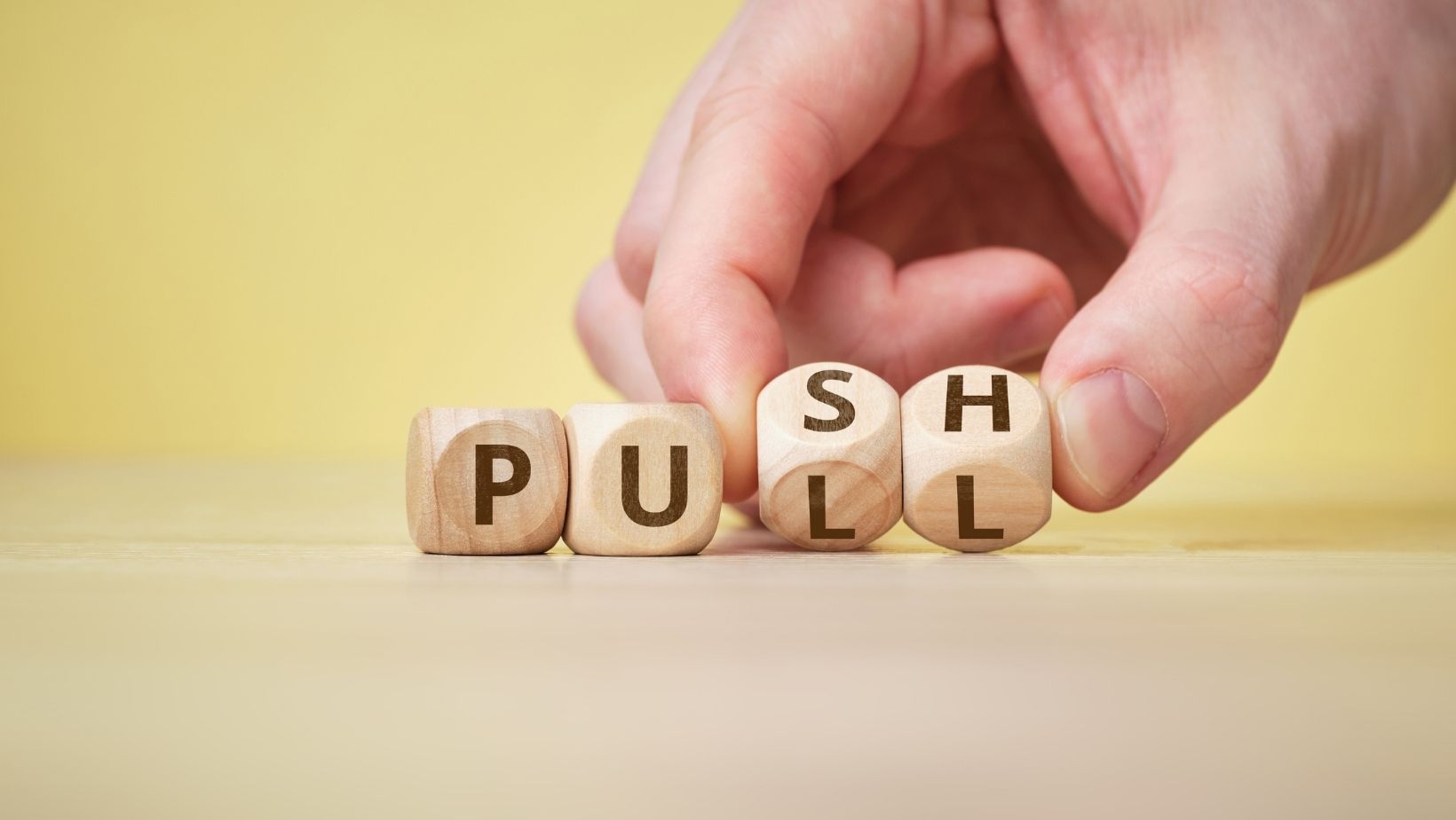 phrasal-verbs-with-pull-pull-ahead-pull-off-pull-in-pull-out-pull