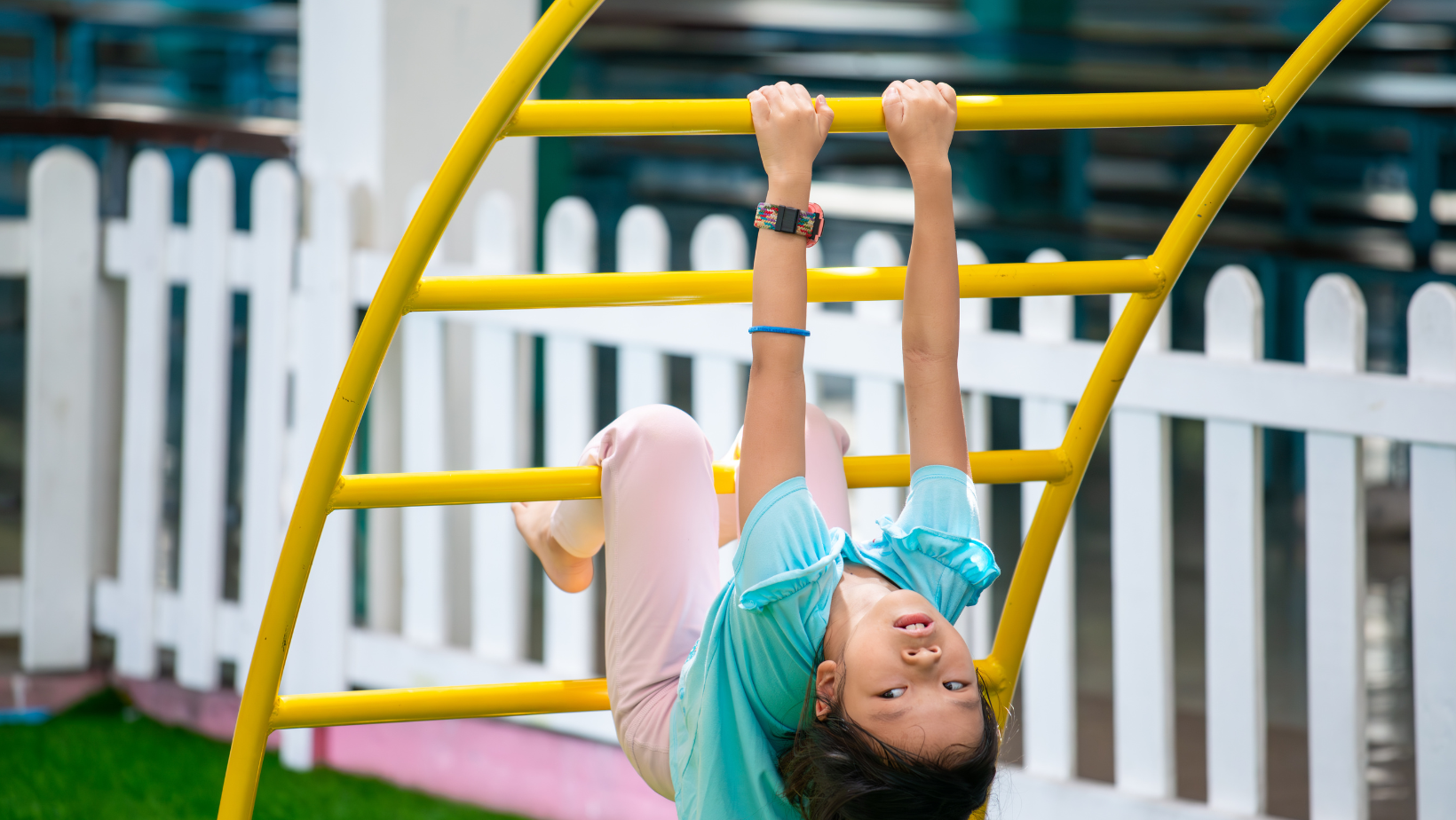 monkey bars safety, safe monkey bars, kids playground equipment, monkey bars injury prevention, playground safety tips, best monkey bars kids, safe play structures, child safe playground, monkey bars age recommendations, playground equipment safety