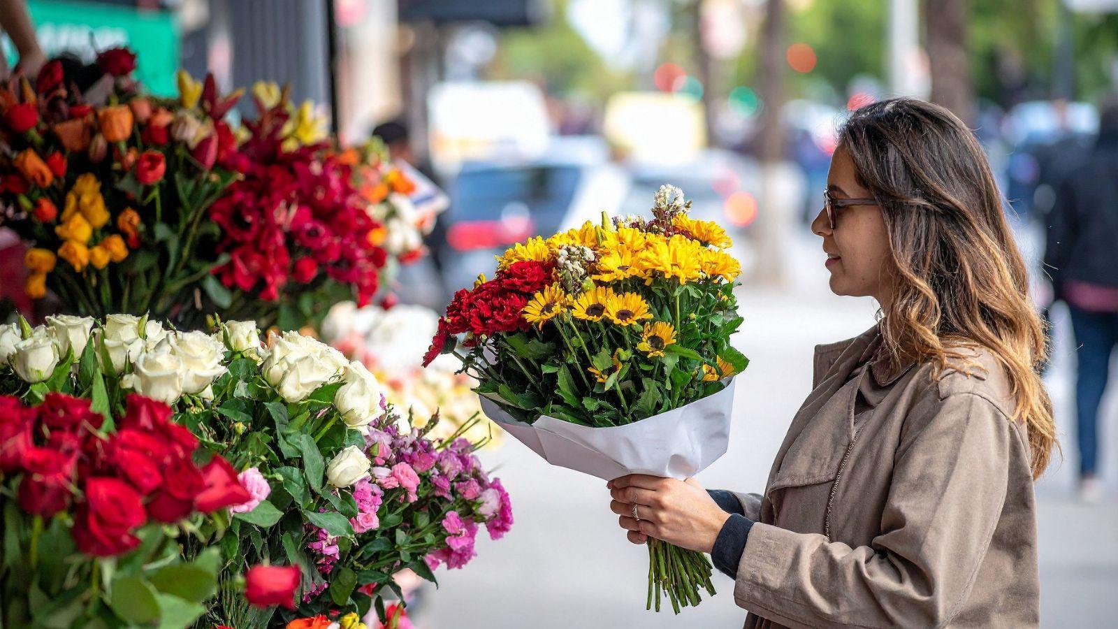 flower bouquet care chicago, flower care tips chicago, bouquet maintenance chicago, flower arrangement preservation chicago, bouquet lifespan tips chicago, commercial flower care chicago, chicago flower arrangement advice, floral arrangement mistakes chicago, bouquet preservation techniques chicago, flower delivery care chicago